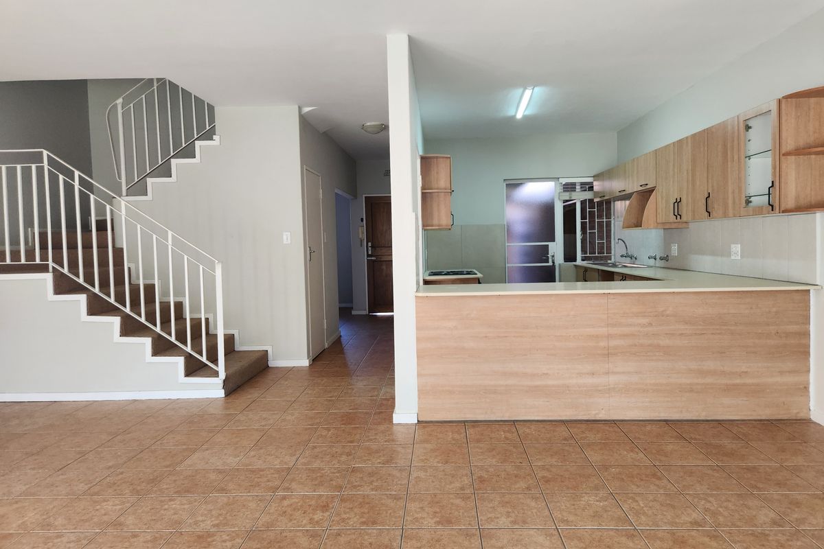 Enviable Proportions! - Photo 4