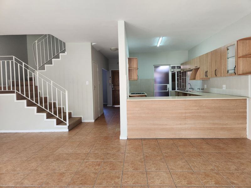 Enviable Proportions! - Photo 4