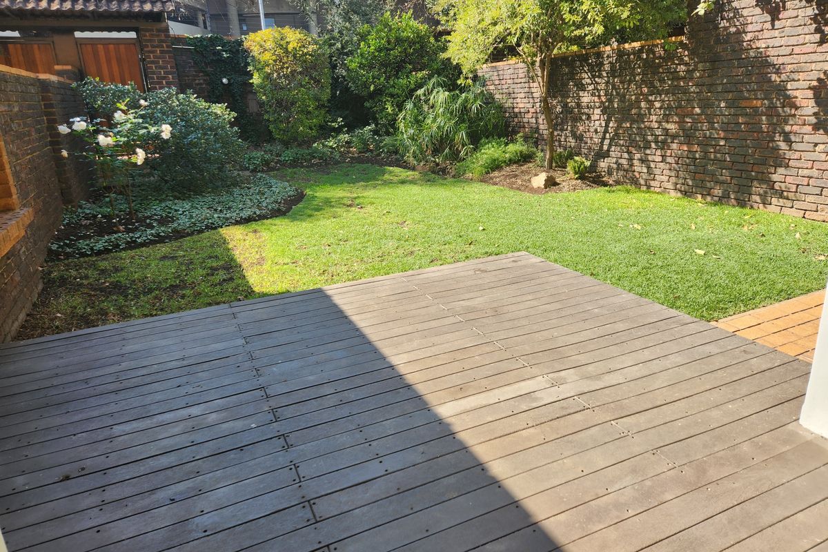 Enviable Proportions! - Photo 3