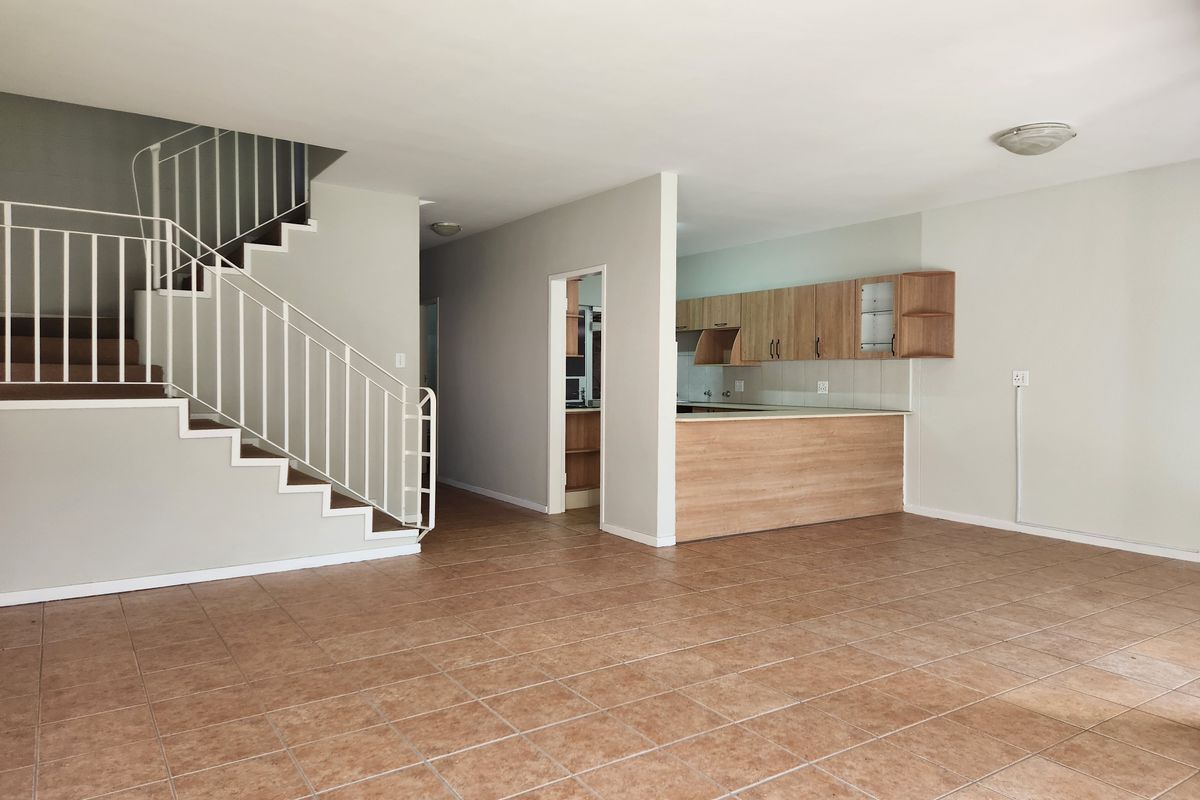 Enviable Proportions! - Photo 5