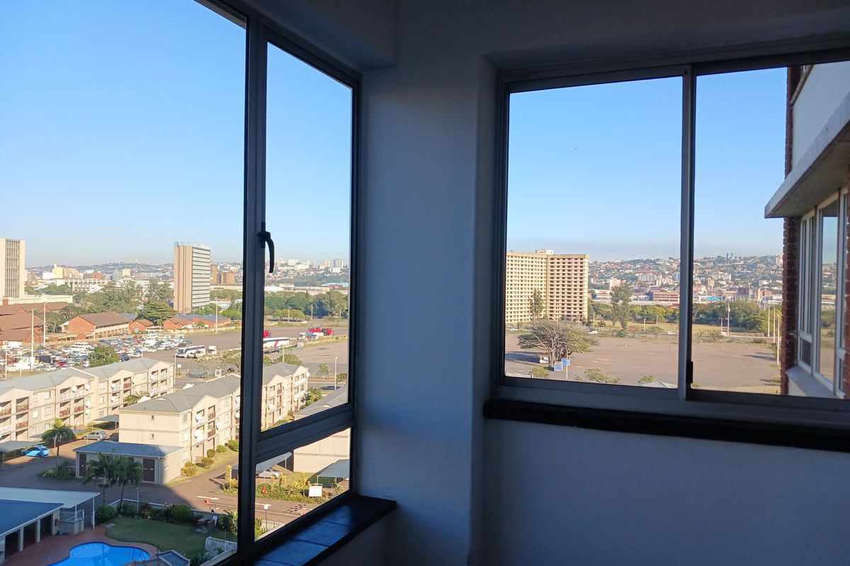 Immaculate 1 Bedroom Shareblock flat one block from Durban Promenade and Sun Coast Complex - Photo 3