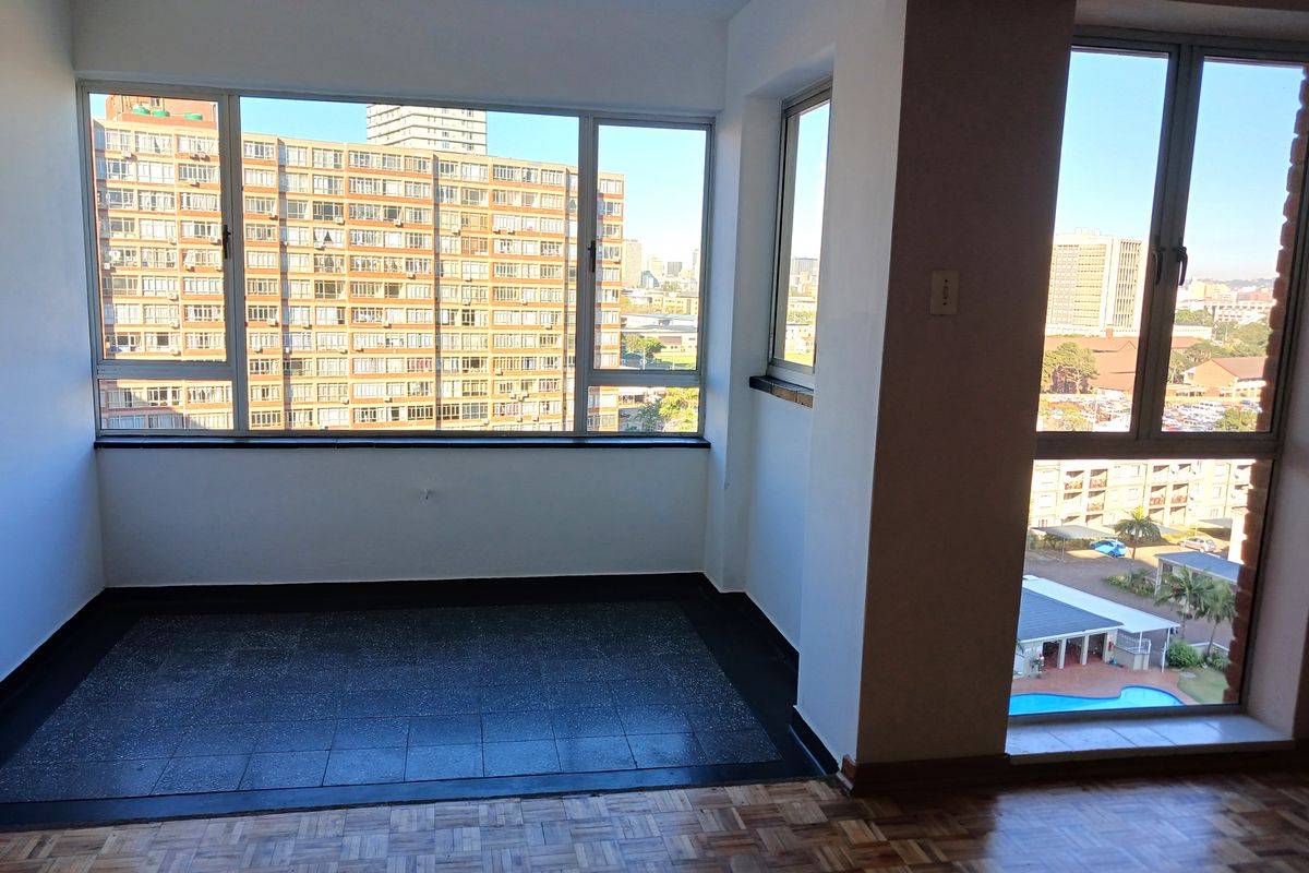 Immaculate 1 Bedroom Shareblock flat one block from Durban Promenade and Sun Coast Complex - Photo 2