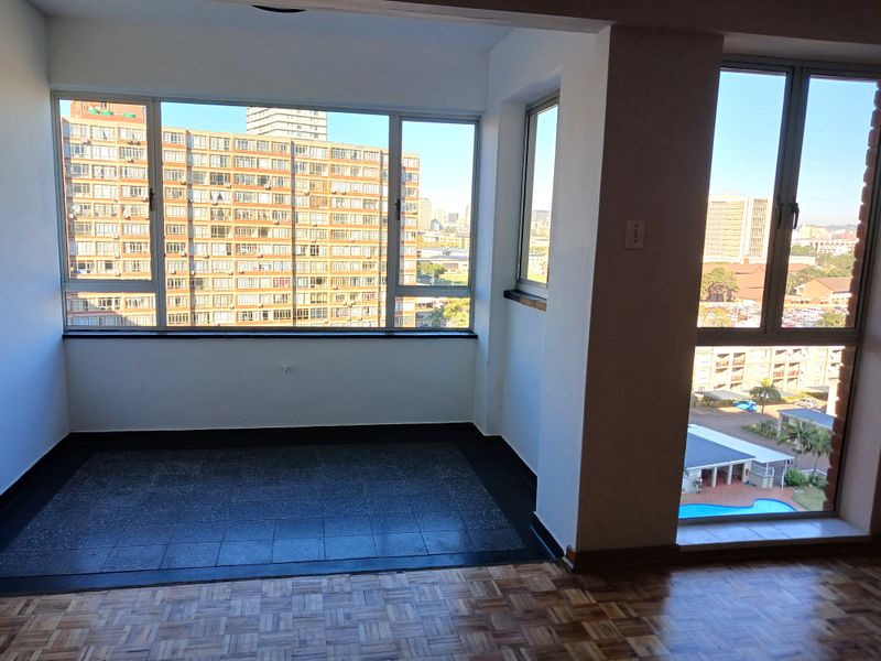 Immaculate 1 Bedroom Shareblock flat one block from Durban Promenade and Sun Coast Complex - Photo 2