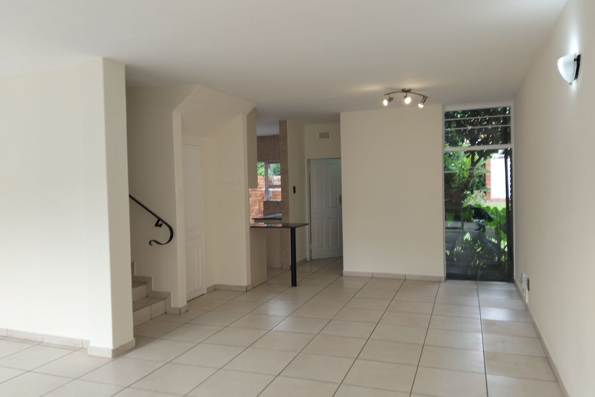 3 Bedroom spacious townhouse for sale in Bedford Gardens - Photo 4