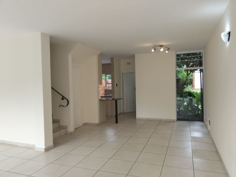 3 Bedroom spacious townhouse for sale in Bedford Gardens - Photo 4