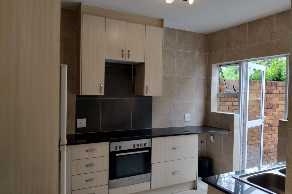 3 Bedroom spacious townhouse for sale in Bedford Gardens - Photo 5