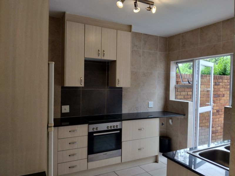 3 Bedroom spacious townhouse for sale in Bedford Gardens - Photo 5