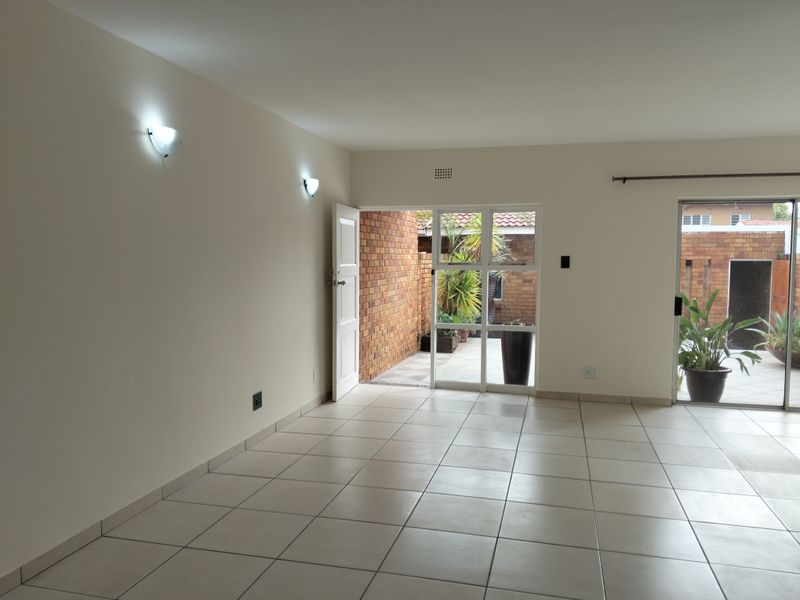 3 Bedroom spacious townhouse for sale in Bedford Gardens - Photo 9