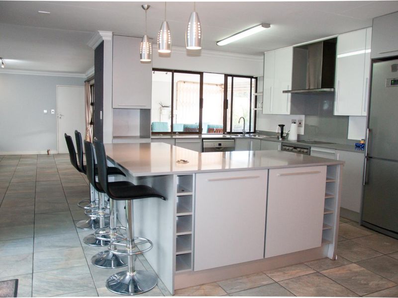 Three Bed House in Sought After Paulshof Estate. - Photo 4