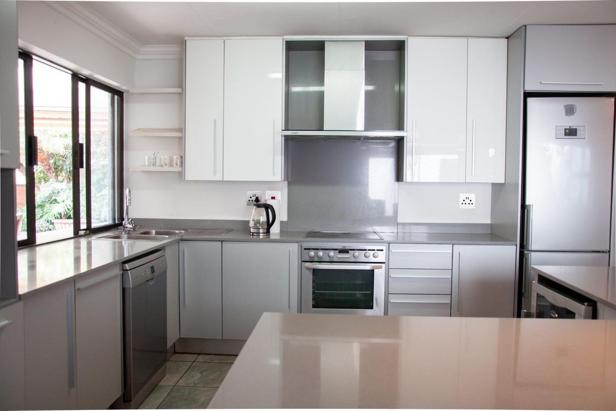 Three Bed House in Sought After Paulshof Estate. - Photo 3