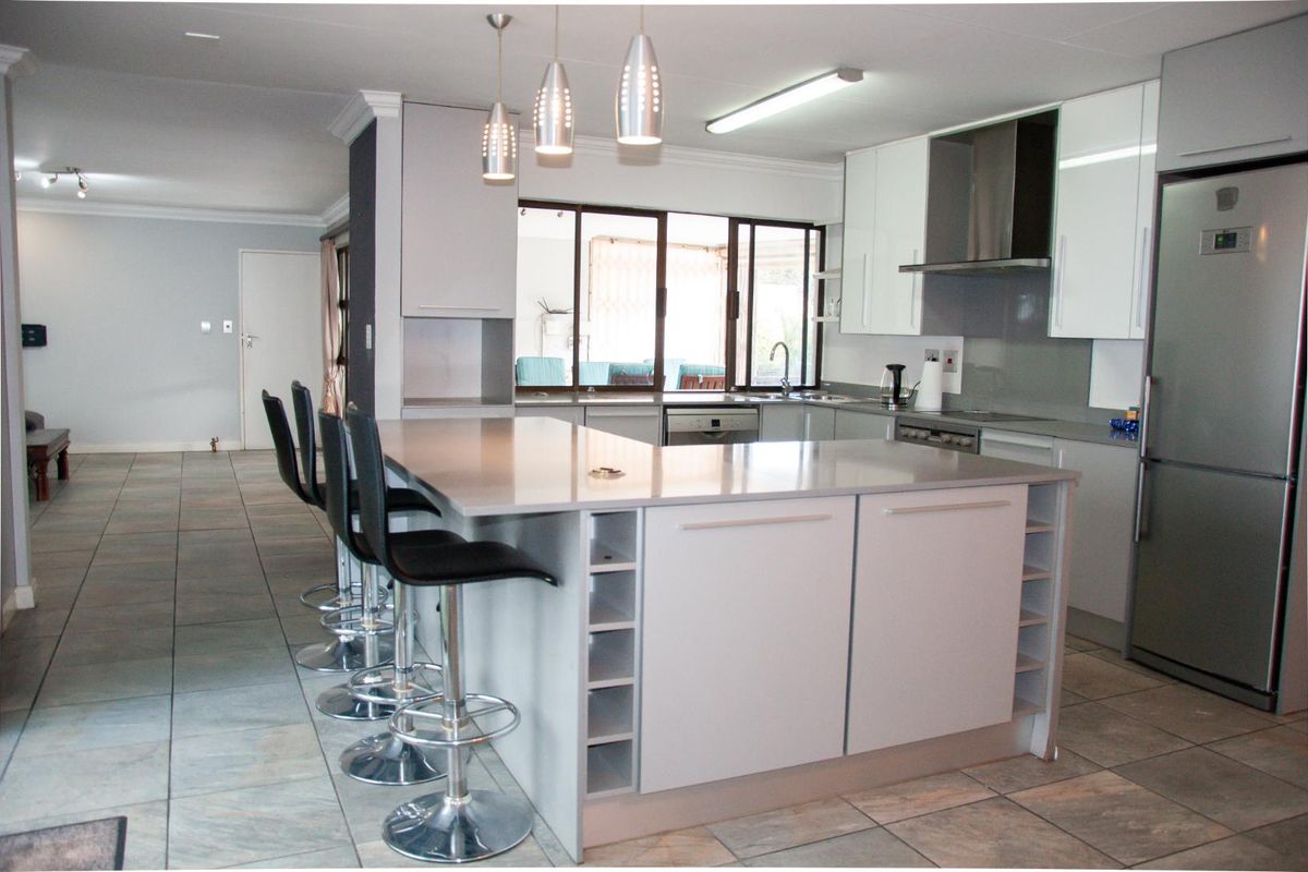 Three Bed House in Sought After Paulshof Estate. - Photo 4