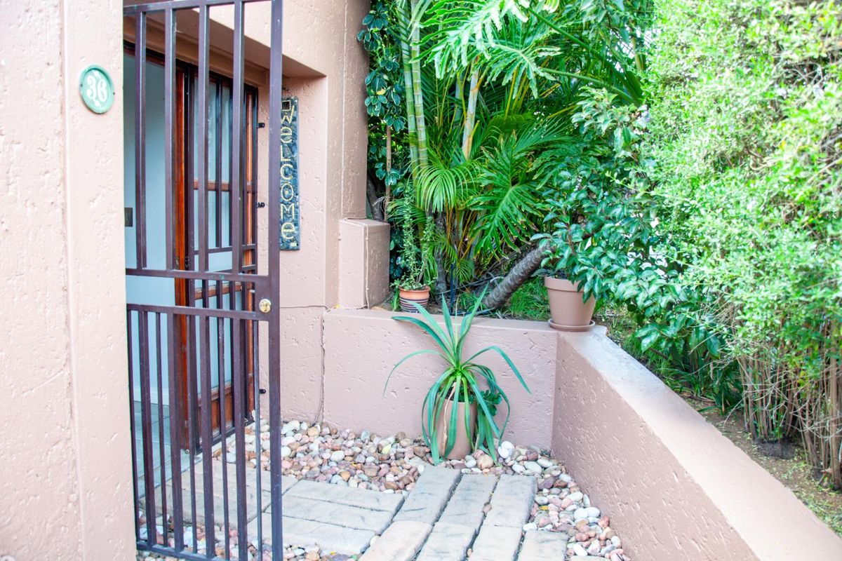 Three Bed House in Sought After Paulshof Estate. - Photo 2