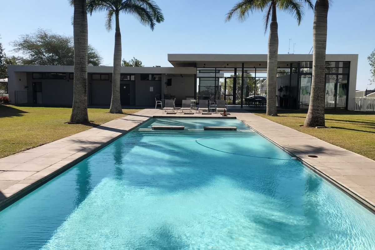 Charming 2-bedroom garden apartment for a great investment or starter home! - Photo 2