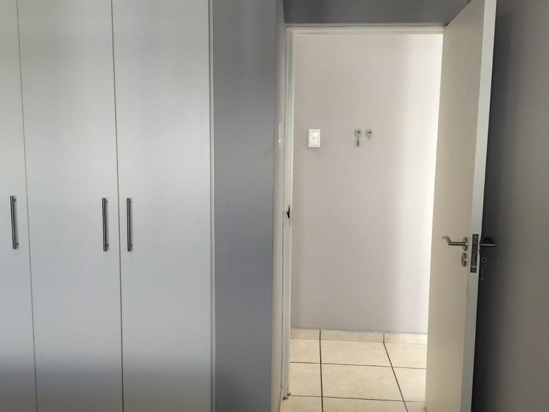 Charming 2-bedroom garden apartment for a great investment or starter home! - Photo 9