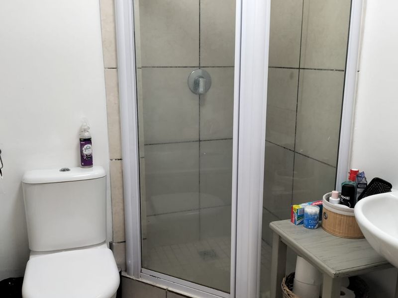 Charming 2-bedroom garden apartment for a great investment or starter home! - Photo 7