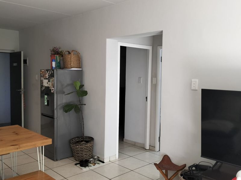 Charming 2-bedroom garden apartment for a great investment or starter home! - Photo 6