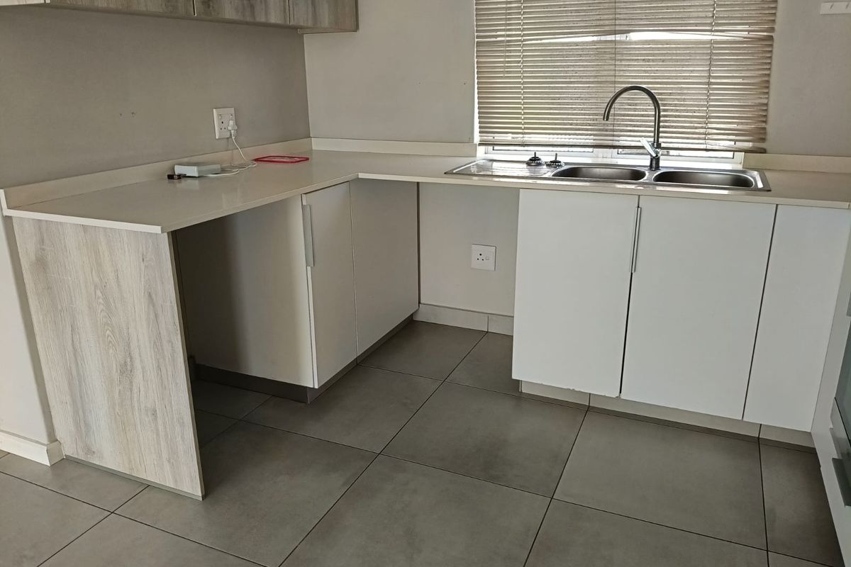 Modern apartment in Manor Estates - Investment or starter home! - Photo 4