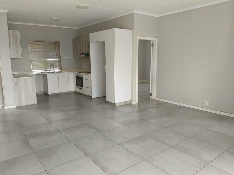 Modern apartment in Manor Estates - Investment or starter home! - Photo 2