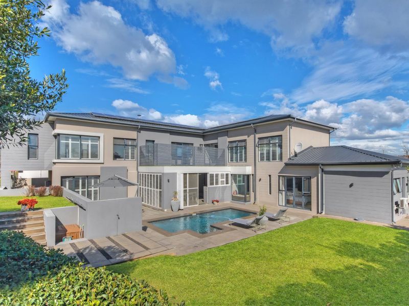 Immaculate 4-Bedroom Family Haven in Waterfall Country Estate - Photo 3