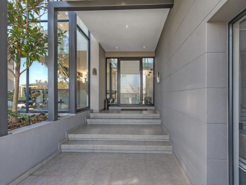 Immaculate 4-Bedroom Family Haven in Waterfall Country Estate - Photo 5