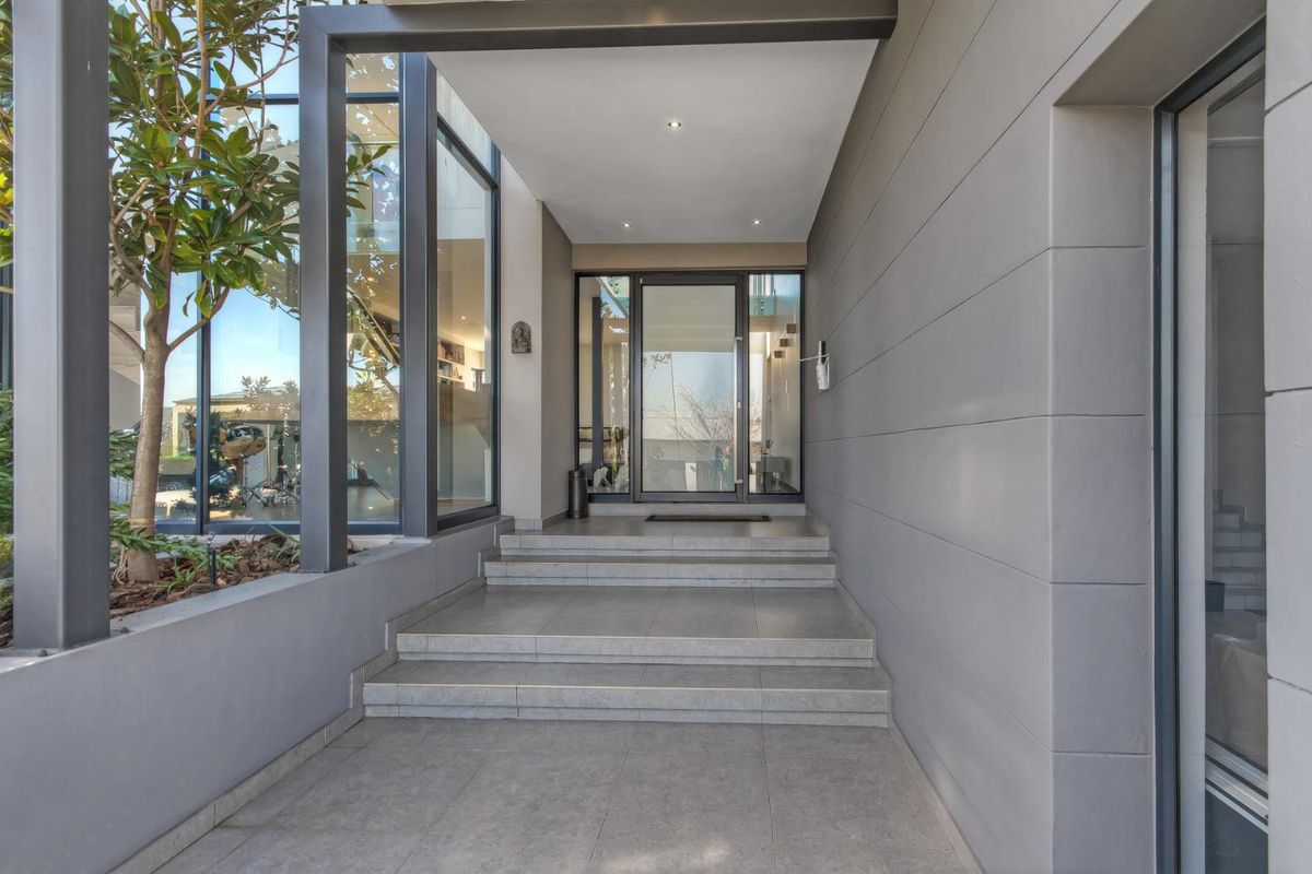 Immaculate 4-Bedroom Family Haven in Waterfall Country Estate - Photo 5