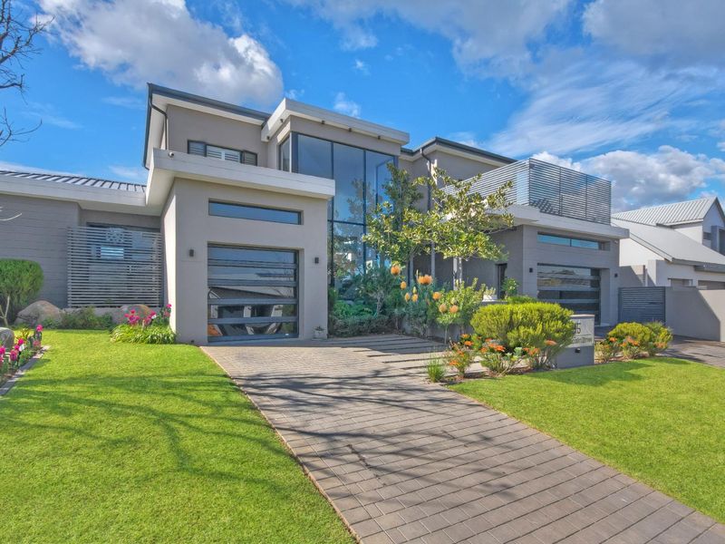 Immaculate 4-Bedroom Family Haven in Waterfall Country Estate - Photo 2