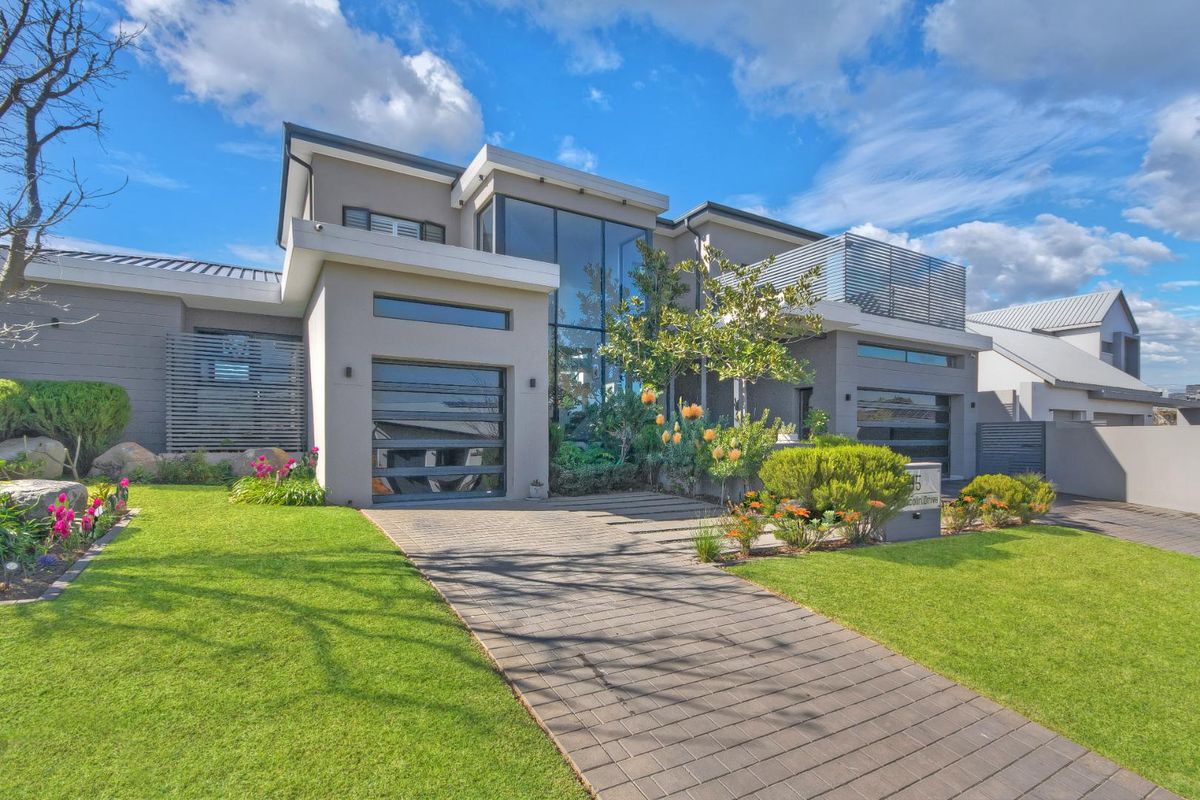 Immaculate 4-Bedroom Family Haven in Waterfall Country Estate - Photo 2