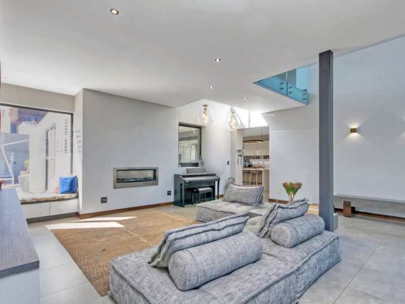 Immaculate 4-Bedroom Family Haven in Waterfall Country Estate - Photo 6