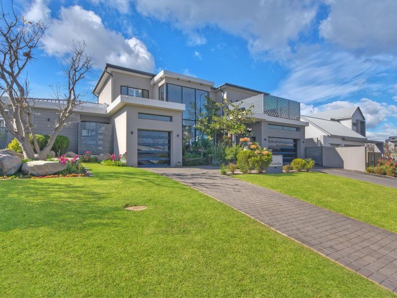 Immaculate 4-Bedroom Family Haven in Waterfall Country Estate - Photo 4