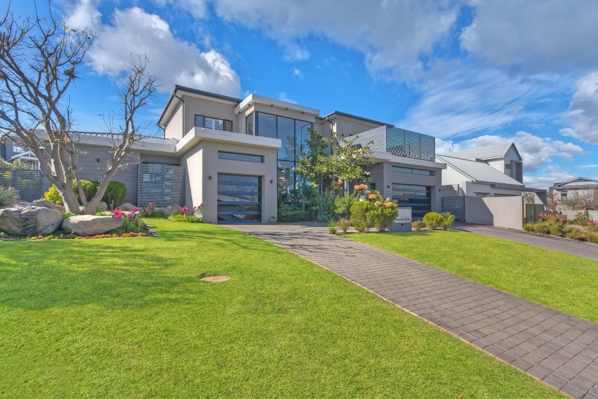 Immaculate 4-Bedroom Family Haven in Waterfall Country Estate - Photo 4