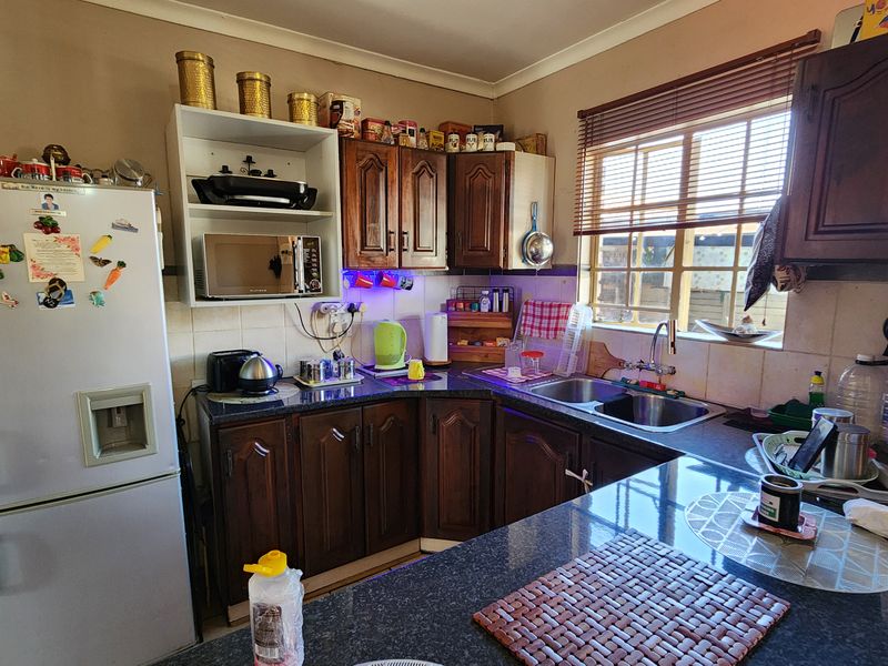 5 Rental Units Across 2 Stands – Ideal for Investors - Photo 4