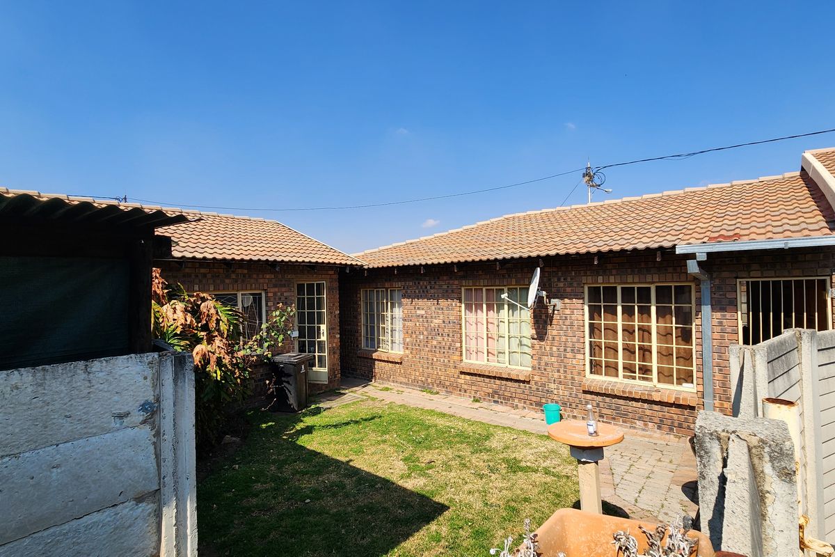 5 Rental Units Across 2 Stands – Ideal for Investors - Photo 3