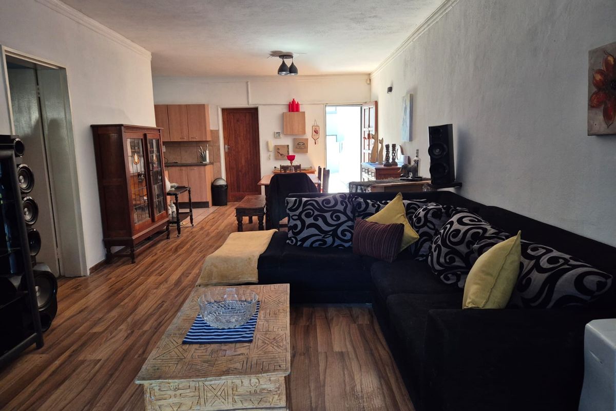 Comfortable Pet-Friendly Apartment in the Heart of Polokwane Central - Photo 5