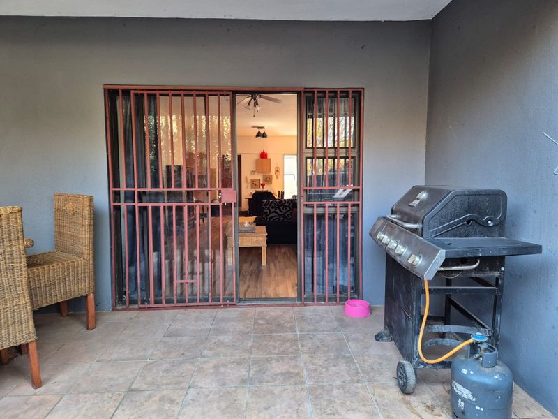 Comfortable Pet-Friendly Apartment in the Heart of Polokwane Central - Photo 8