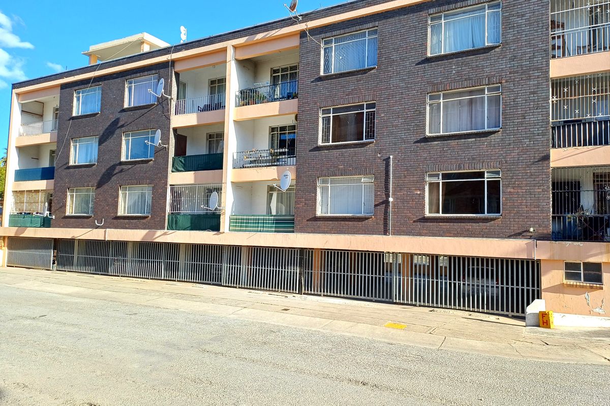 2 Bedroom Flat for Sale, College Hill, Uitenhage - Photo 2