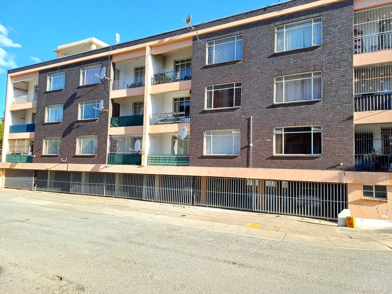 2 Bedroom Flat for Sale, College Hill, Uitenhage - Photo 2
