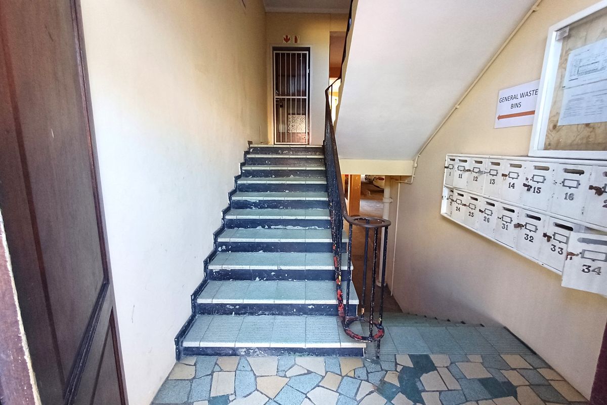 2 Bedroom Flat for Sale, College Hill, Uitenhage - Photo 4