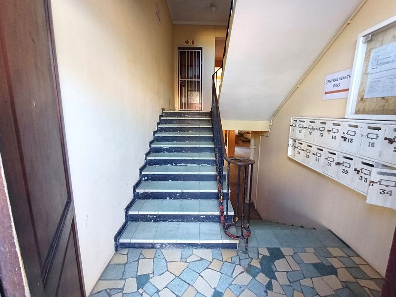 2 Bedroom Flat for Sale, College Hill, Uitenhage - Photo 4