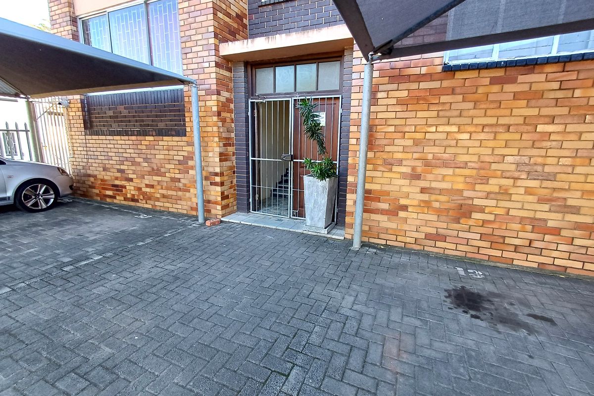 2 Bedroom Flat for Sale, College Hill, Uitenhage - Photo 3