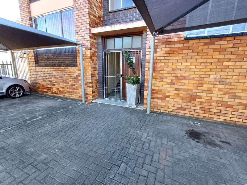 2 Bedroom Flat for Sale, College Hill, Uitenhage - Photo 3