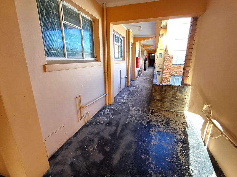 2 Bedroom Flat for Sale, College Hill, Uitenhage - Photo 7