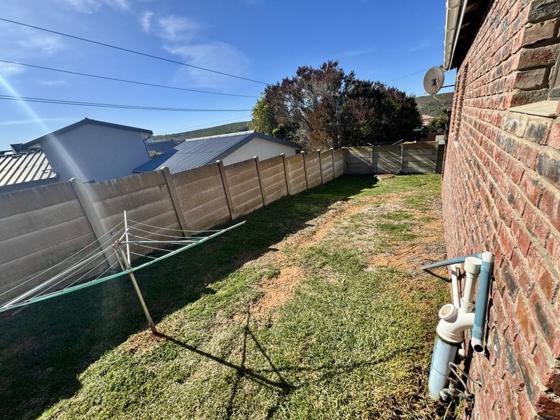 Renovator’s Dream in a Sought-After Location - SOLE MANDATE - Photo 5