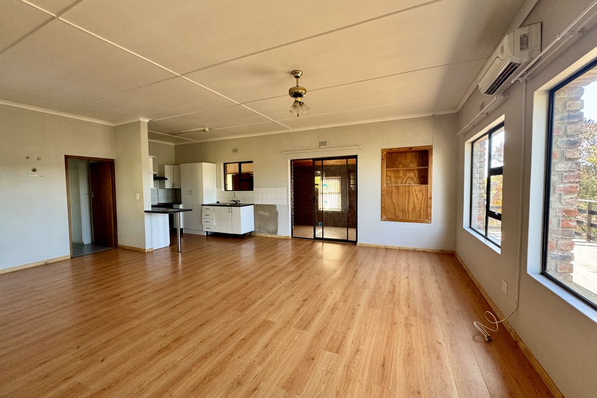 Renovator’s Dream in a Sought-After Location - SOLE MANDATE - Photo 2