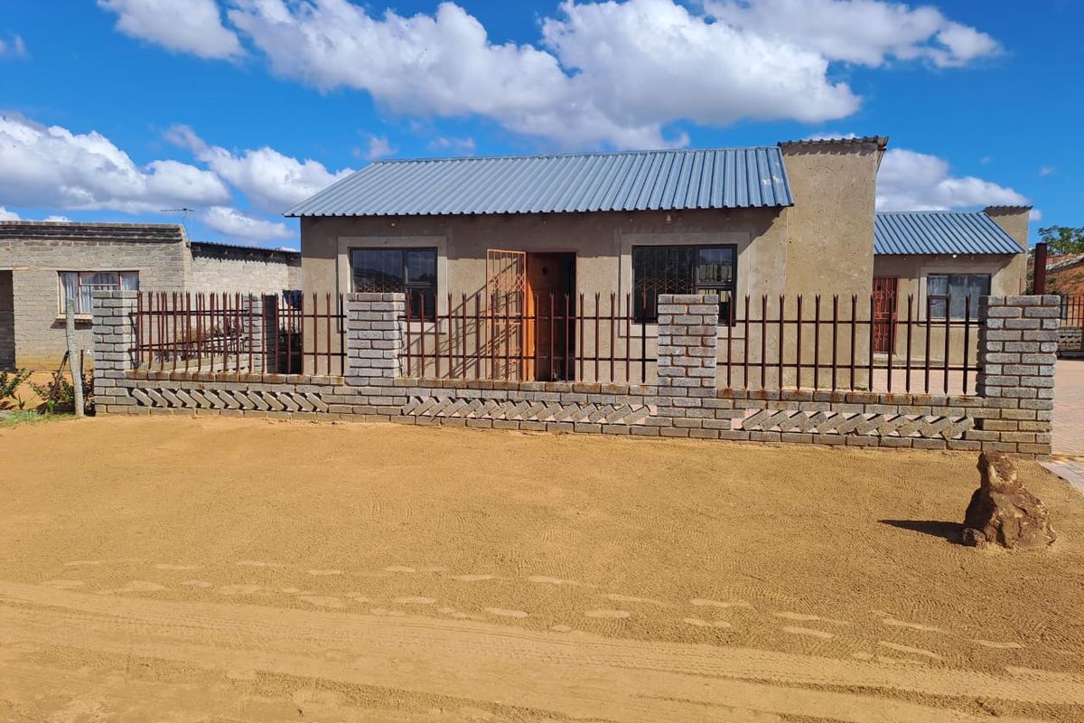 PLEASE NOTE  2 stands each with 2 houses  -stands can be sold separately for R650000. - Photo 4
