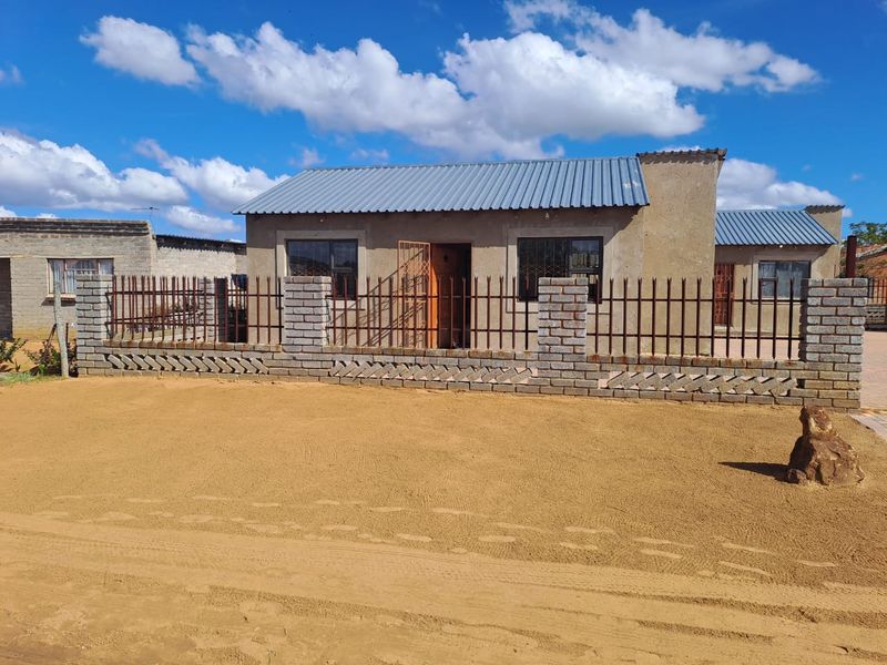 PLEASE NOTE  2 stands each with 2 houses  -stands can be sold separately for R650000. - Photo 4