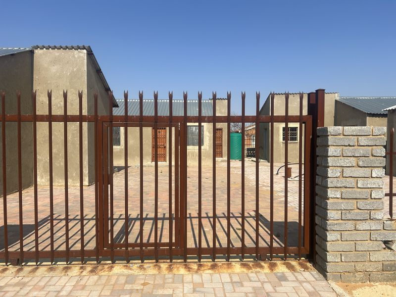 PLEASE NOTE  2 stands each with 2 houses  -stands can be sold separately for R650000. - Photo 5