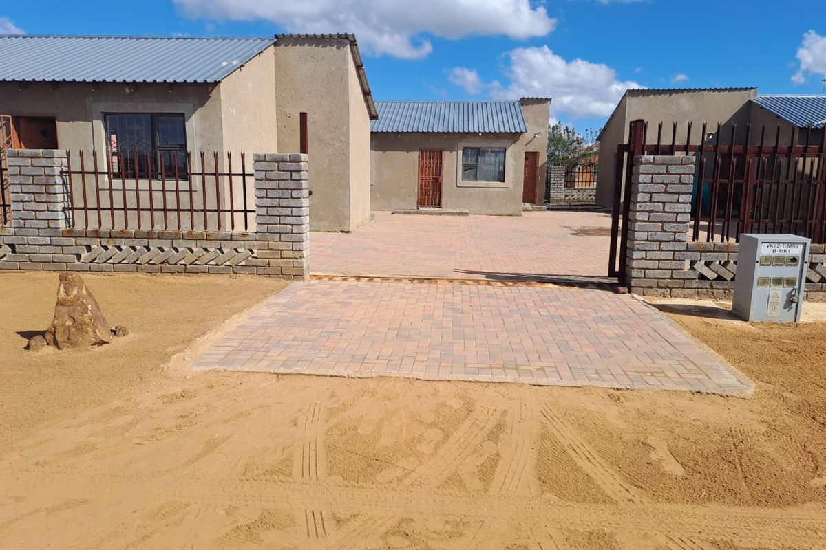 PLEASE NOTE  2 stands each with 2 houses  -stands can be sold separately for R650000. - Photo 3