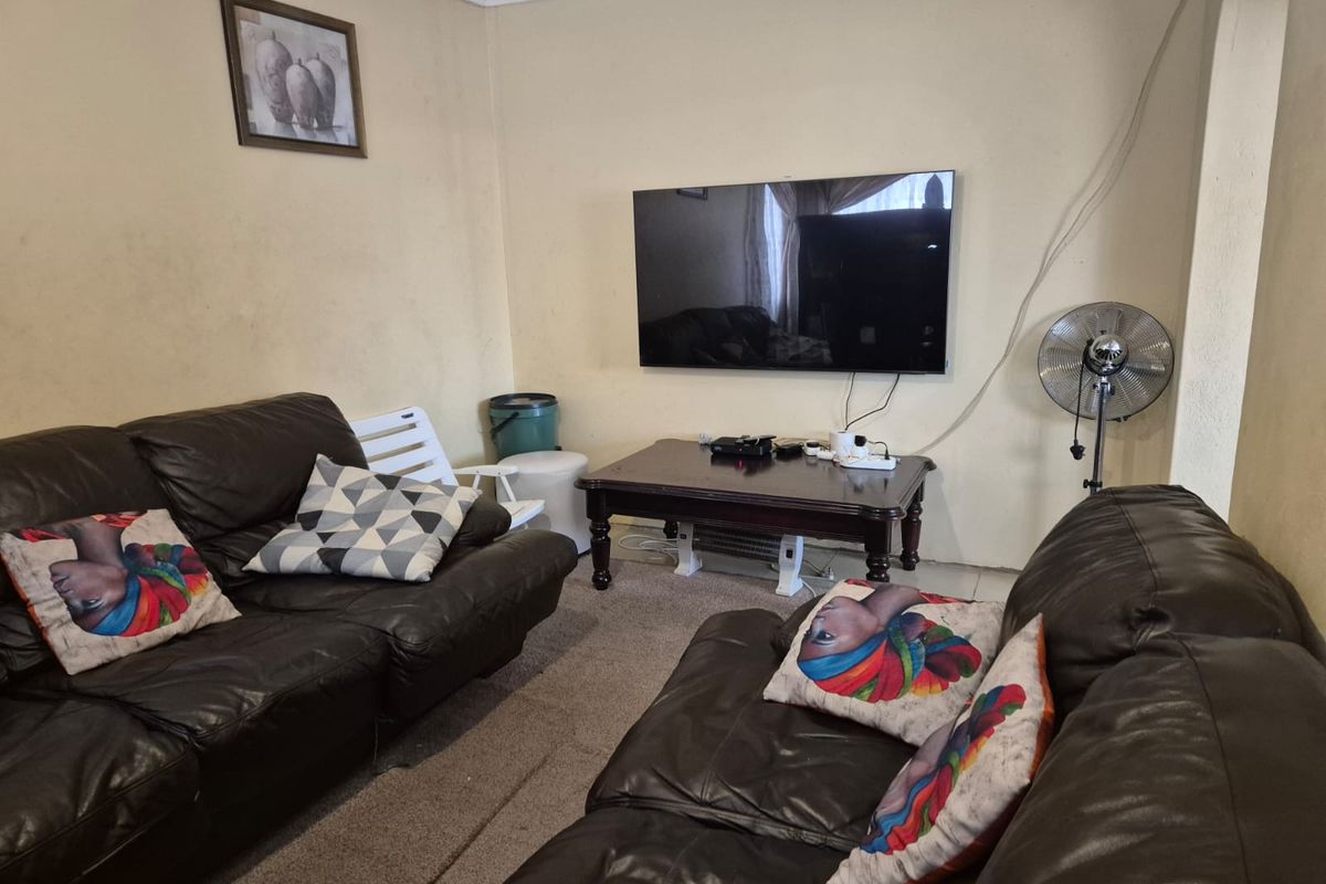 Well-Appointed 3-Bedroom Family Home in Ivy Park - Photo 5