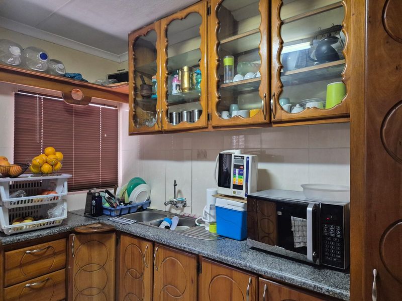 Well-Appointed 3-Bedroom Family Home in Ivy Park - Photo 8