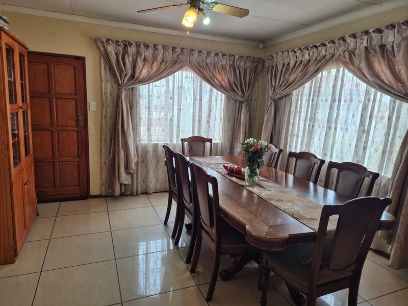 Well-Appointed 3-Bedroom Family Home in Ivy Park - Photo 7